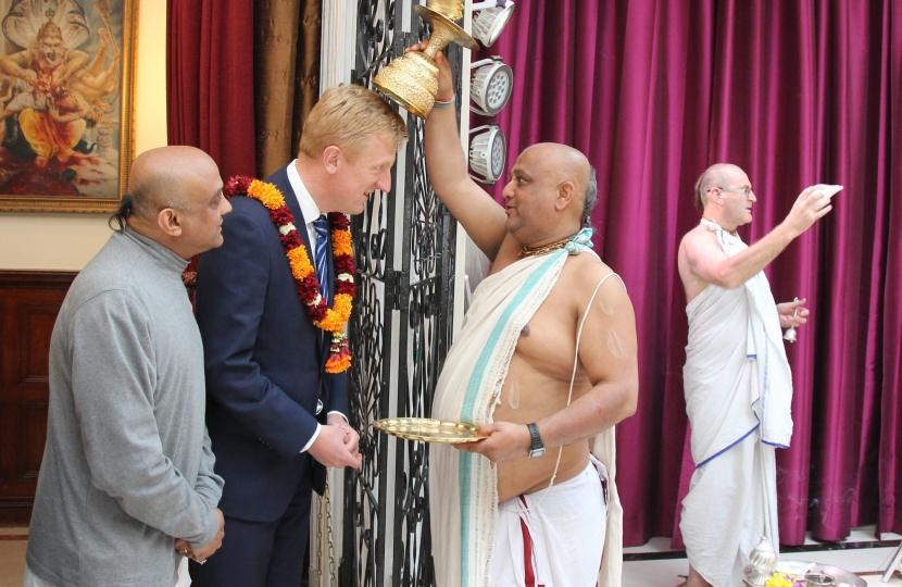 Oliver Dowden being blessed at Bhaktivedanta Manor