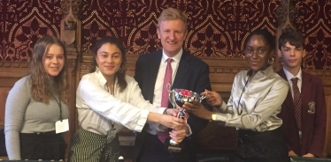 Oliver Dowden MP with Queens' and Kings Langley schools - 15.03.19.jpg